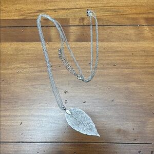 Silver Leaf Pendant Necklace